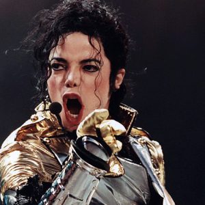 Álbum com inéditas de Michael Jackson pode ser ouvido com “hora marcada”