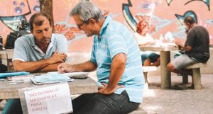 Pessoas querendo aprender, alguém disposto a ajudar