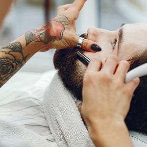 Barba, cabelo, bigode e uma renda extra. Que tal?