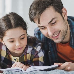 Mês do livro: aproveite para ler e se divertir com a criançada!