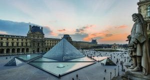 Que tal conhecer o Museu do Louvre?