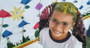 Cabelos mágicos: uma aventura de cores e sorrisos!