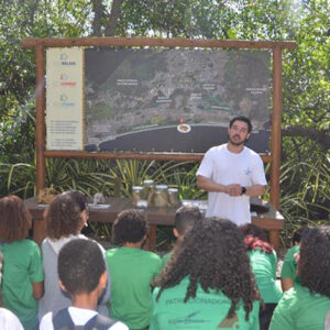 Crianças aprendem e se divertem em passeio ecológico Crianças aprendem e se divertem em passeio ecológico